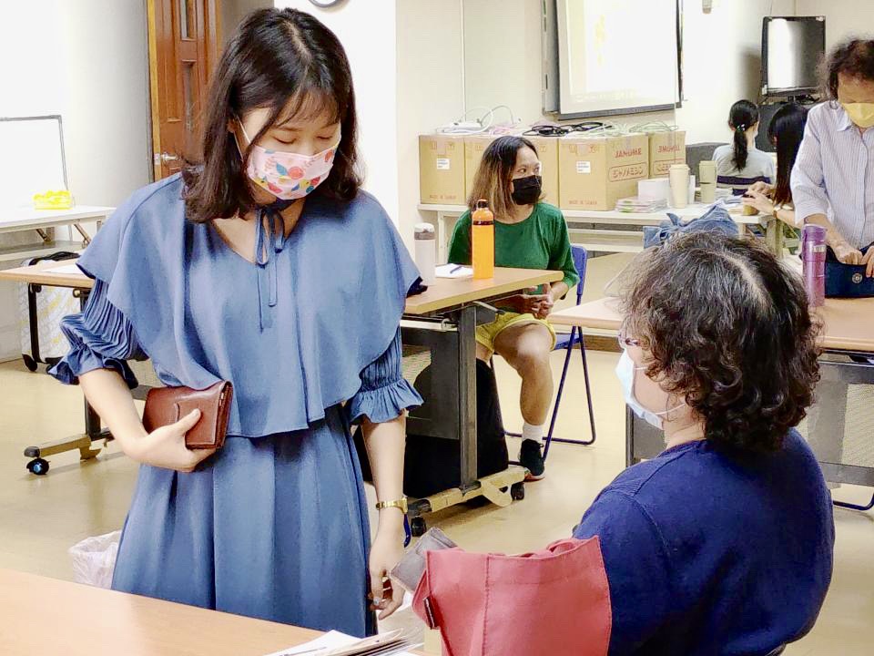 學員已將不必要的收據、集點卡整理出來